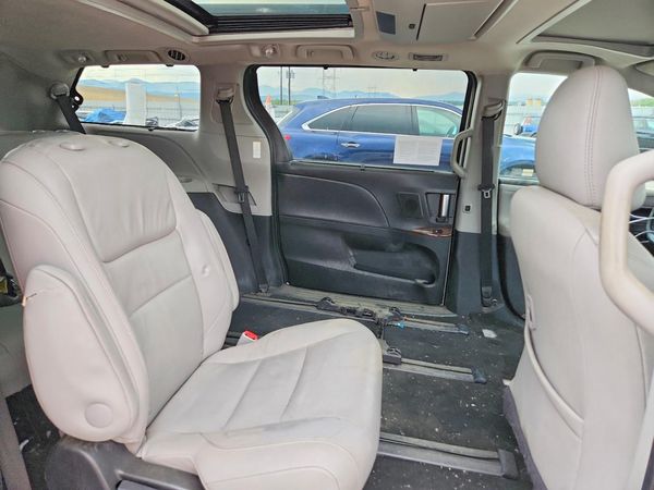 2016 TOYOTA SIENNA