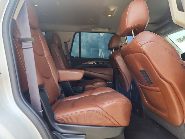 2016 CADILLAC ESCALADE Luxury