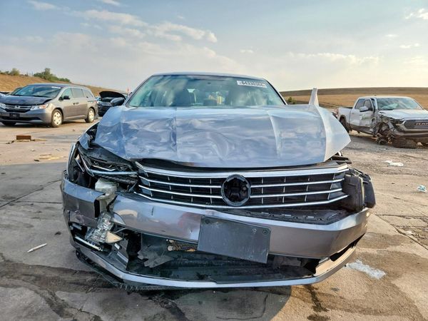 2017 VOLKSWAGEN PASSAT