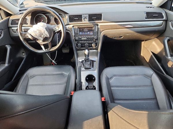 2017 VOLKSWAGEN PASSAT