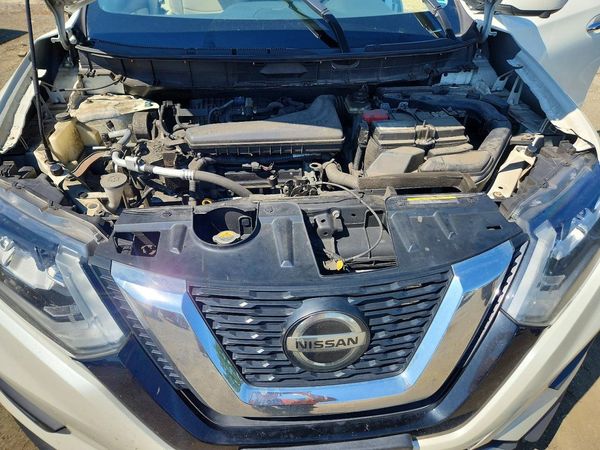 2020 NISSAN ROGUE — Engine bay