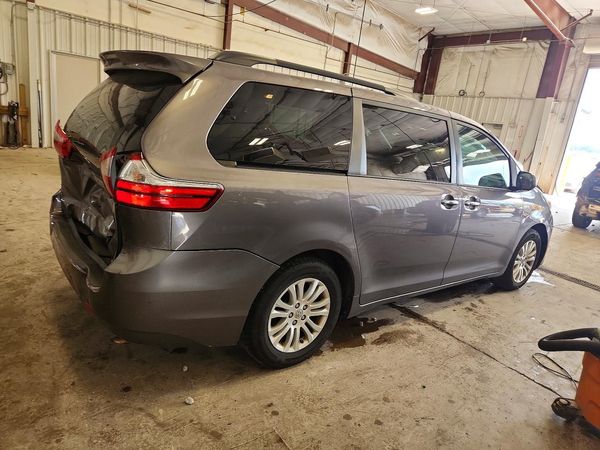2015 TOYOTA SIENNA