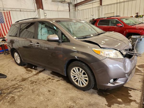 2015 TOYOTA SIENNA