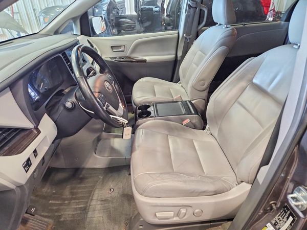 2015 TOYOTA SIENNA