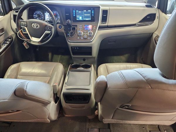 2015 TOYOTA SIENNA