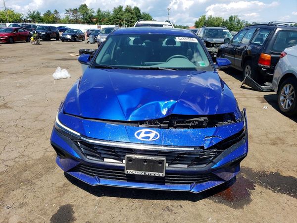 2024 HYUNDAI ELANTRA