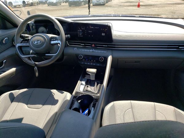 2024 HYUNDAI ELANTRA