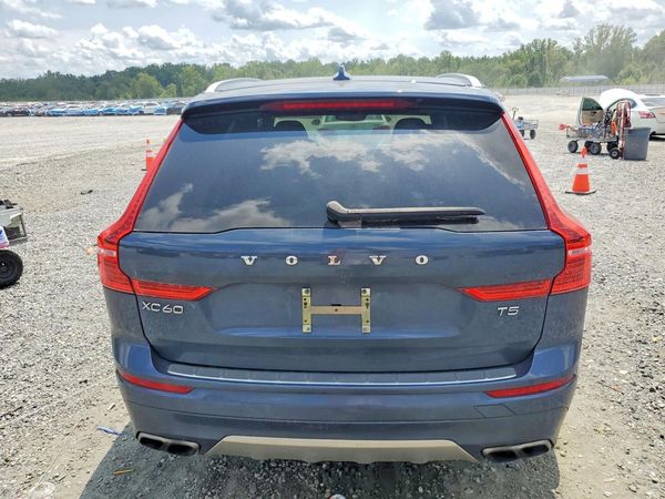 2019 VOLVO XC60 Momentum