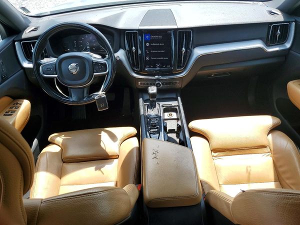 2019 VOLVO XC60 Momentum