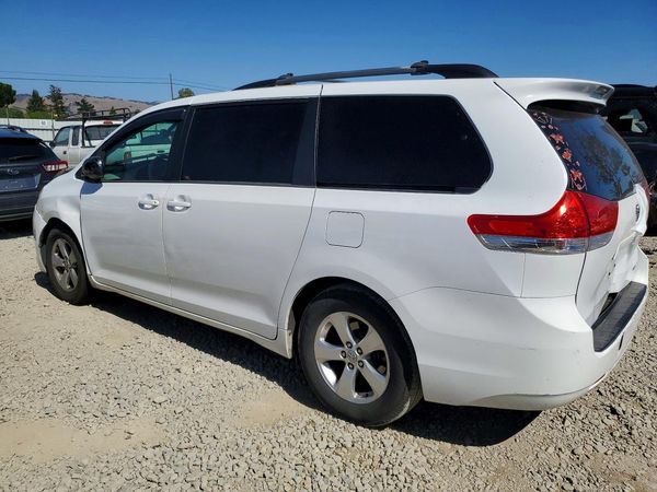 2013 TOYOTA SIENNA