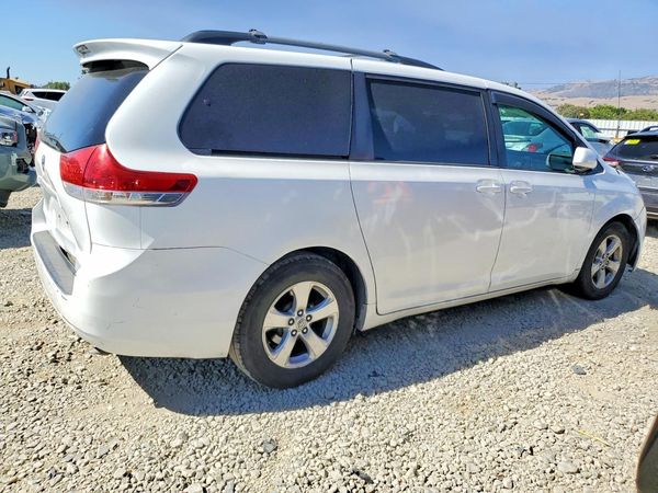 2013 TOYOTA SIENNA
