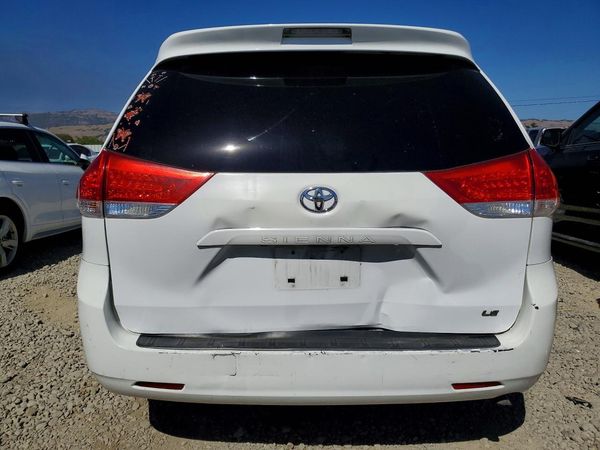2013 TOYOTA SIENNA