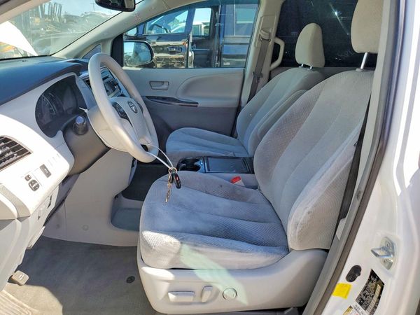 2013 TOYOTA SIENNA