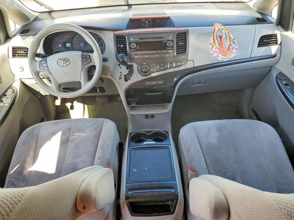 2013 TOYOTA SIENNA