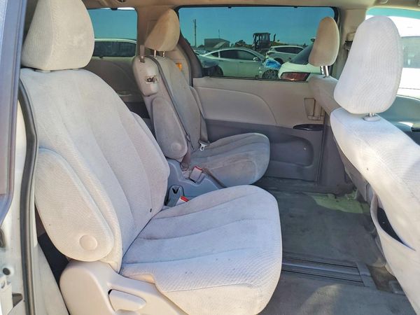 2013 TOYOTA SIENNA