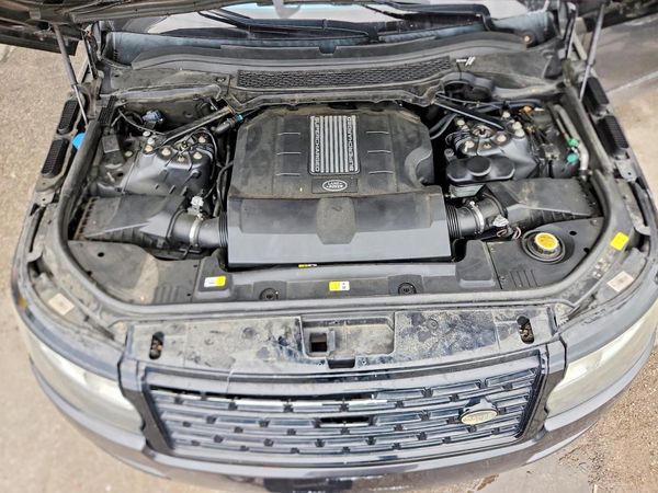 2016 LAND ROVER RANGEROVER Supercharged — Engine bay