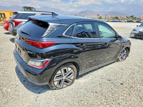 2023 HYUNDAI KONA SE