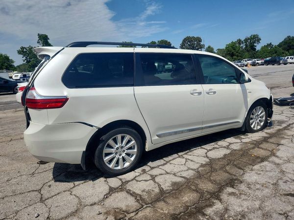 2017 TOYOTA SIENNA