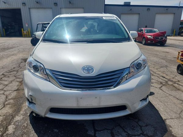 2017 TOYOTA SIENNA