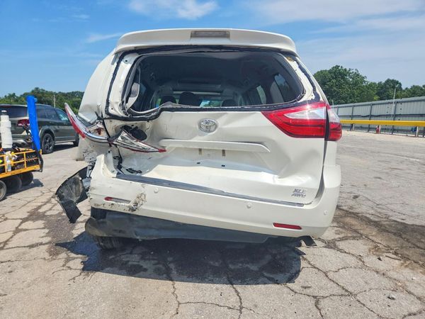 2017 TOYOTA SIENNA
