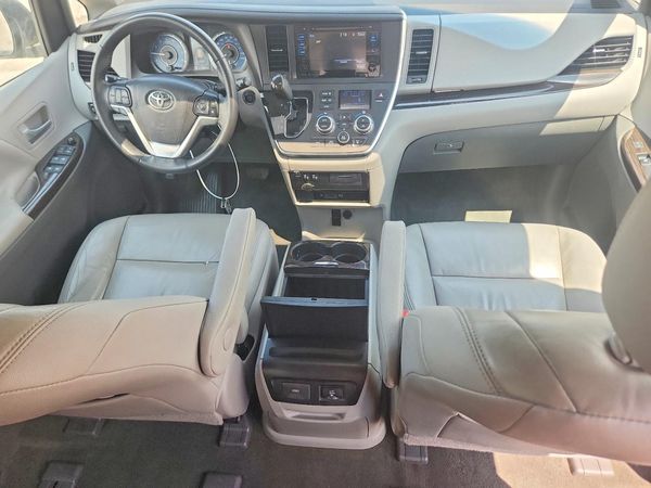 2017 TOYOTA SIENNA