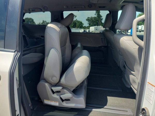 2017 TOYOTA SIENNA