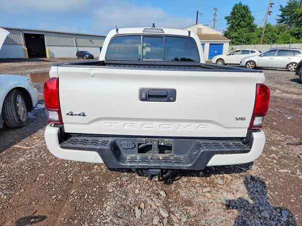 2022 TOYOTA TACOMA SR5