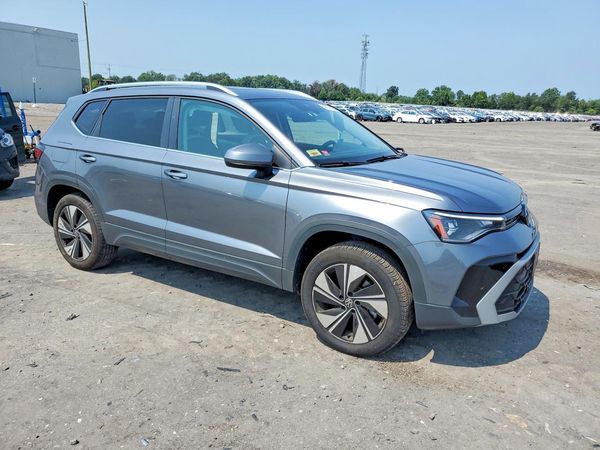 2025 VOLKSWAGEN TAOS 4Motion SE