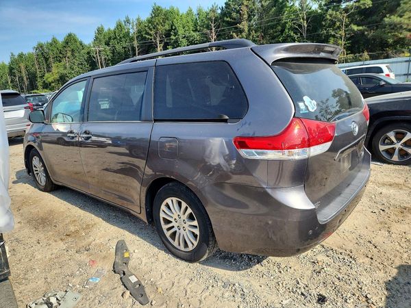 2013 TOYOTA SIENNA