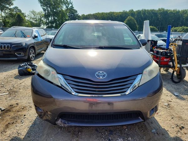 2013 TOYOTA SIENNA