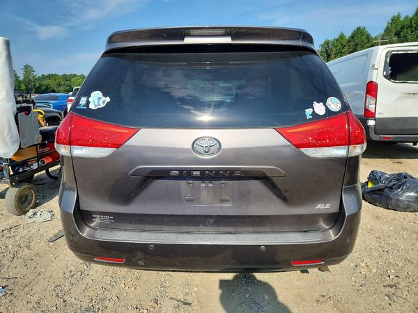 2013 TOYOTA SIENNA