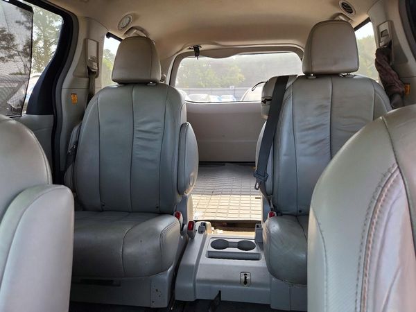 2013 TOYOTA SIENNA