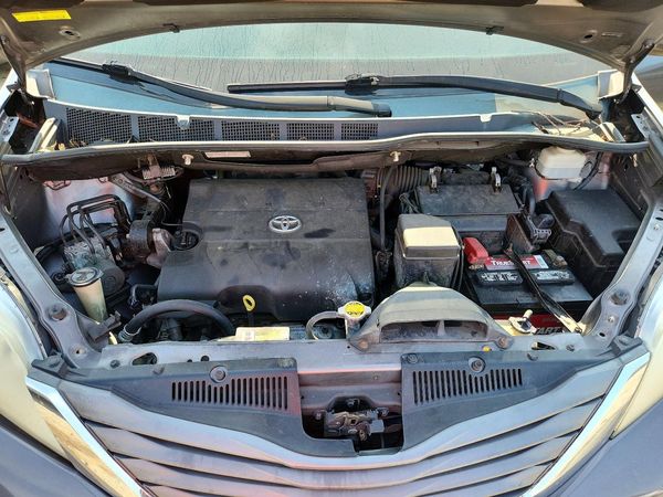 2013 TOYOTA SIENNA