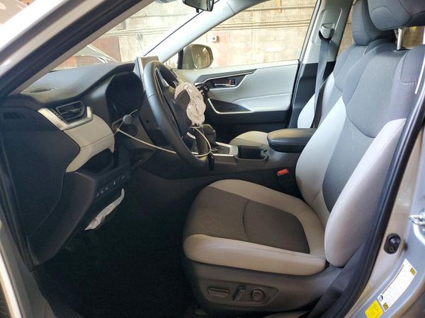 2025 TOYOTA RAV4 XLE — DENT