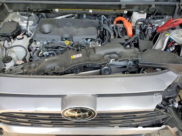 2025 TOYOTA RAV4 XLE — Engine bay