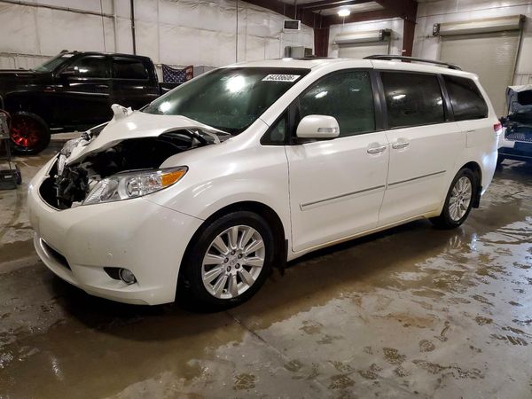 2013 TOYOTA SIENNA