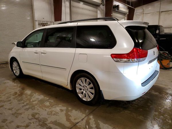 2013 TOYOTA SIENNA