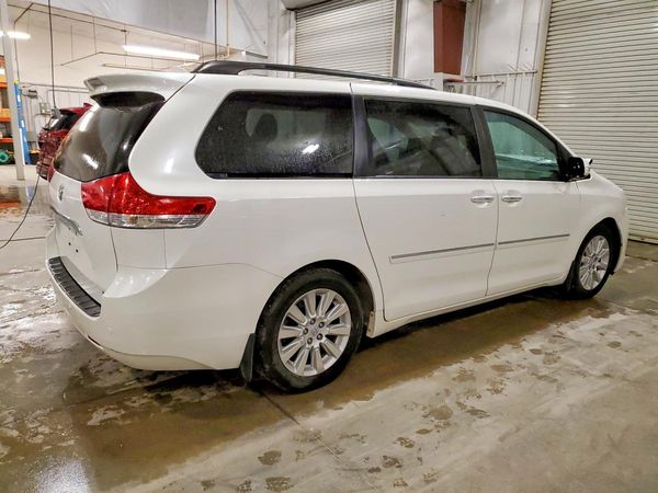 2013 TOYOTA SIENNA