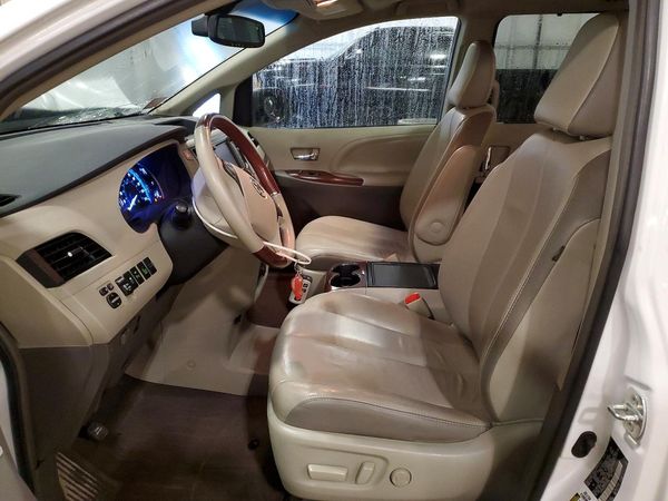 2013 TOYOTA SIENNA