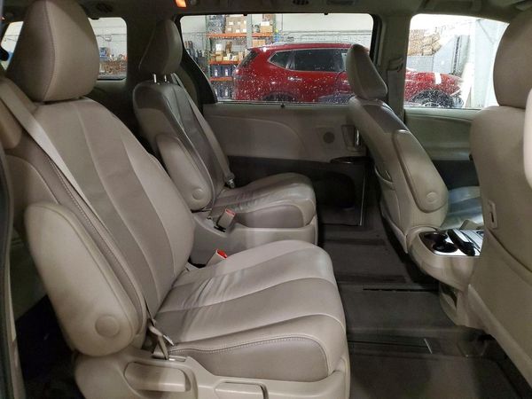 2013 TOYOTA SIENNA