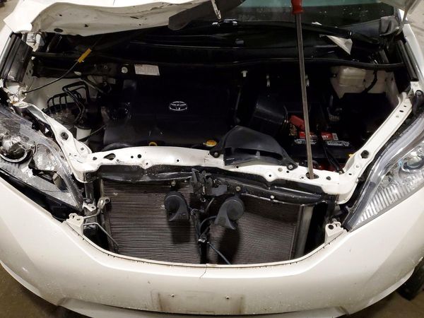 2013 TOYOTA SIENNA