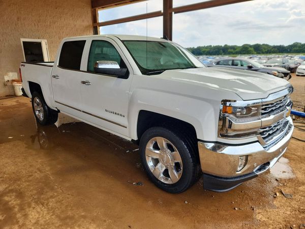 2018 CHEVROLET SILVERADO LTZ — Passenger 3/4