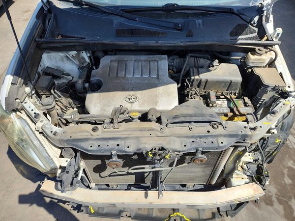 2012 TOYOTA HIGHLANDER Base/Hybrid — Engine bay