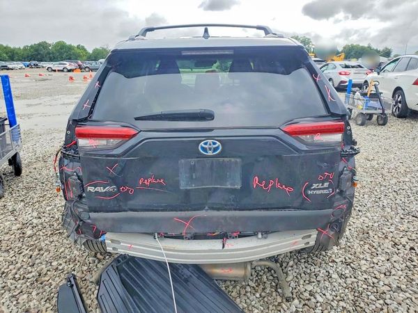 2022 TOYOTA RAV4 XLE