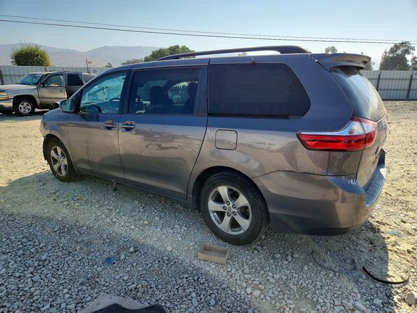 2016 TOYOTA SIENNA