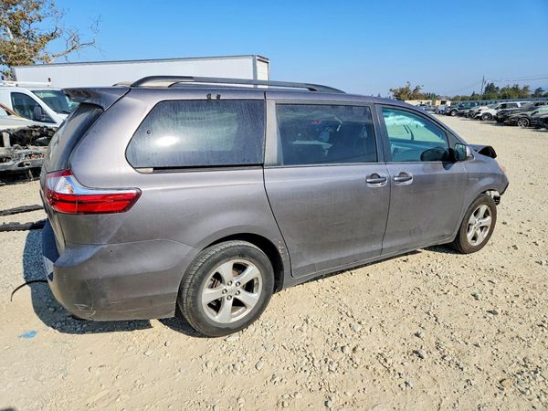 2016 TOYOTA SIENNA