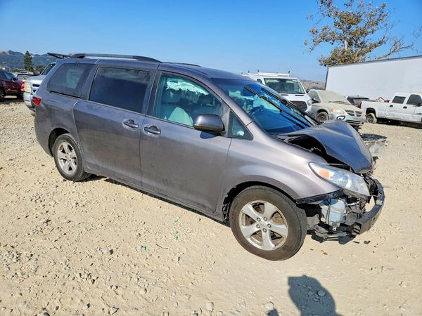 2016 TOYOTA SIENNA