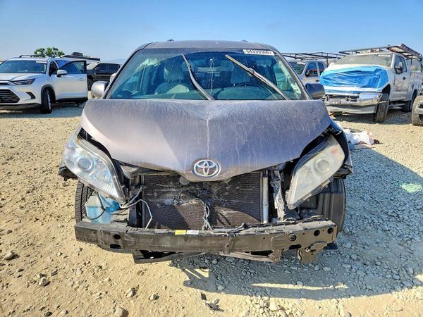 2016 TOYOTA SIENNA