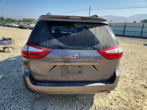 2016 TOYOTA SIENNA