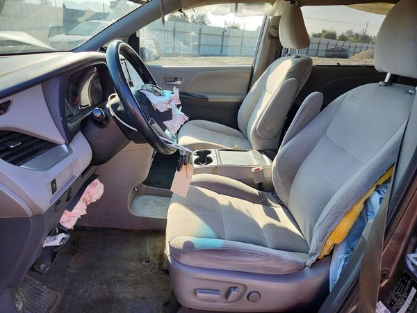 2016 TOYOTA SIENNA
